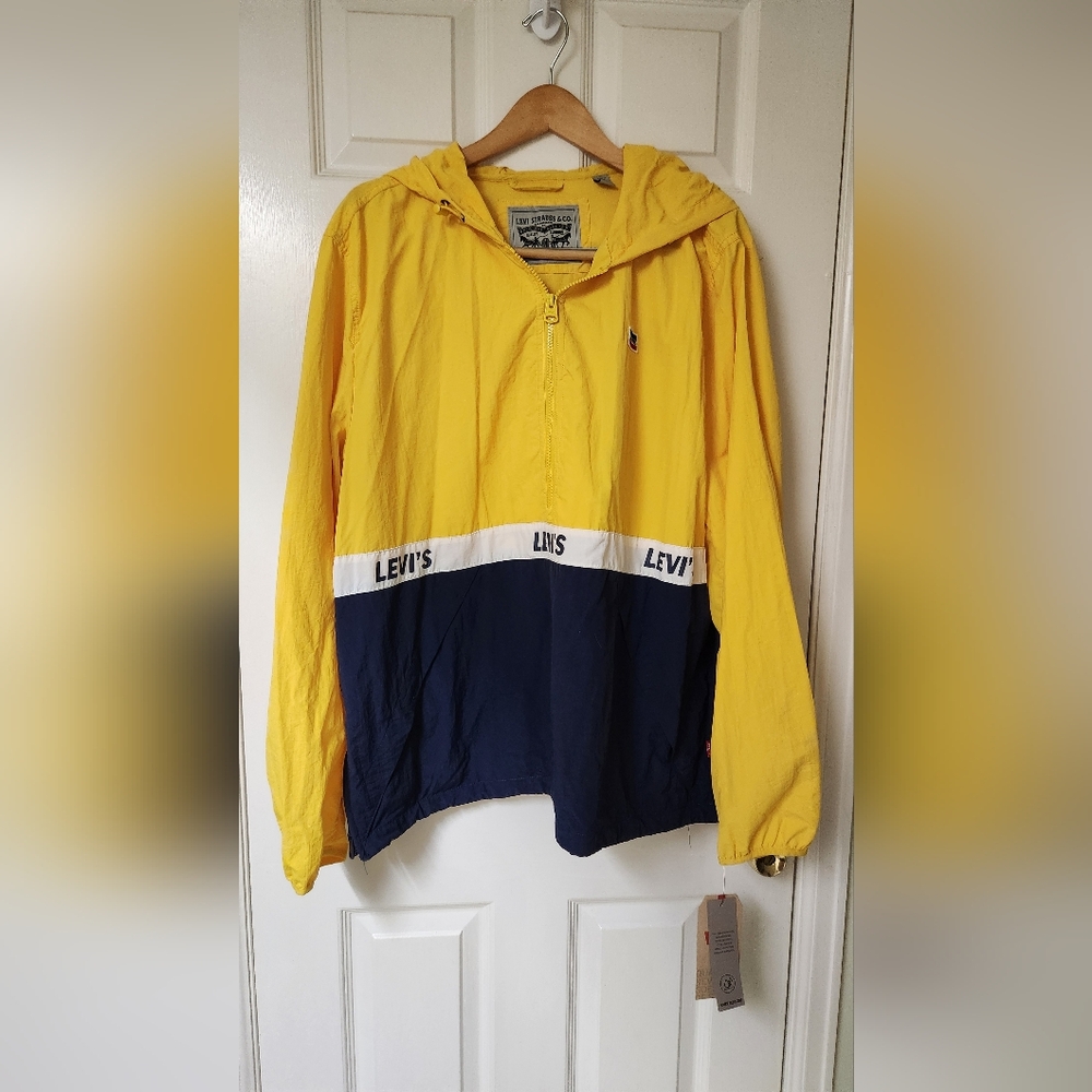 Mens water resistant pullover/ zipper